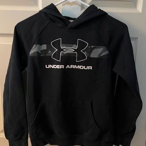 Under Armour black sweatshirt YM.